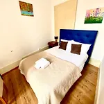 Chiado Central Cozy Little Double room, 2