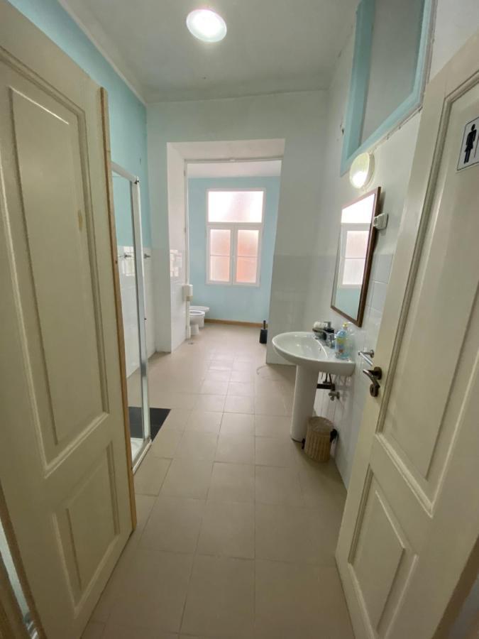 Nature Chiado 2- Cozy Little Double With Shared Bathroom * Lisboa